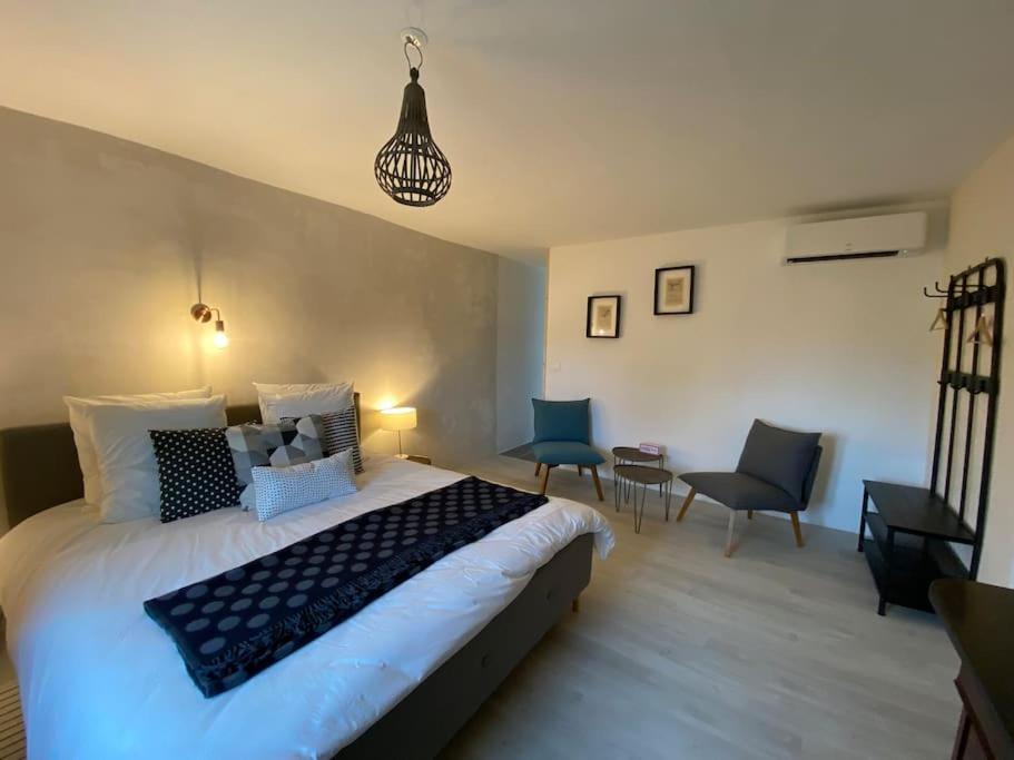 Le Nomade En Provence Bed and Breakfast Bouchet  Εξωτερικό φωτογραφία