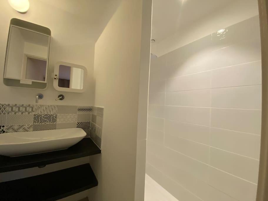 Le Nomade En Provence Bed and Breakfast Bouchet  Εξωτερικό φωτογραφία