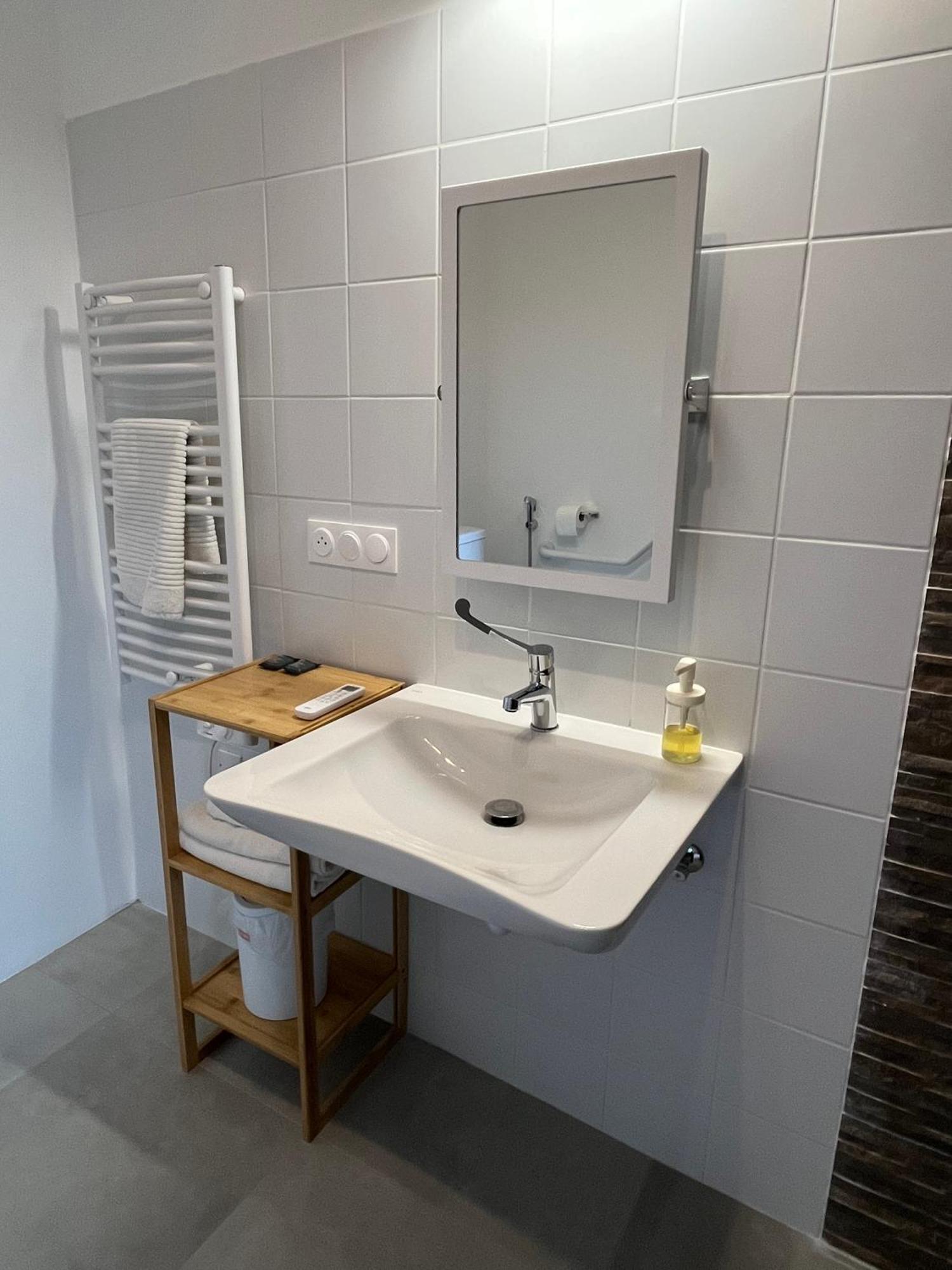 Le Nomade En Provence Bed and Breakfast Bouchet  Εξωτερικό φωτογραφία