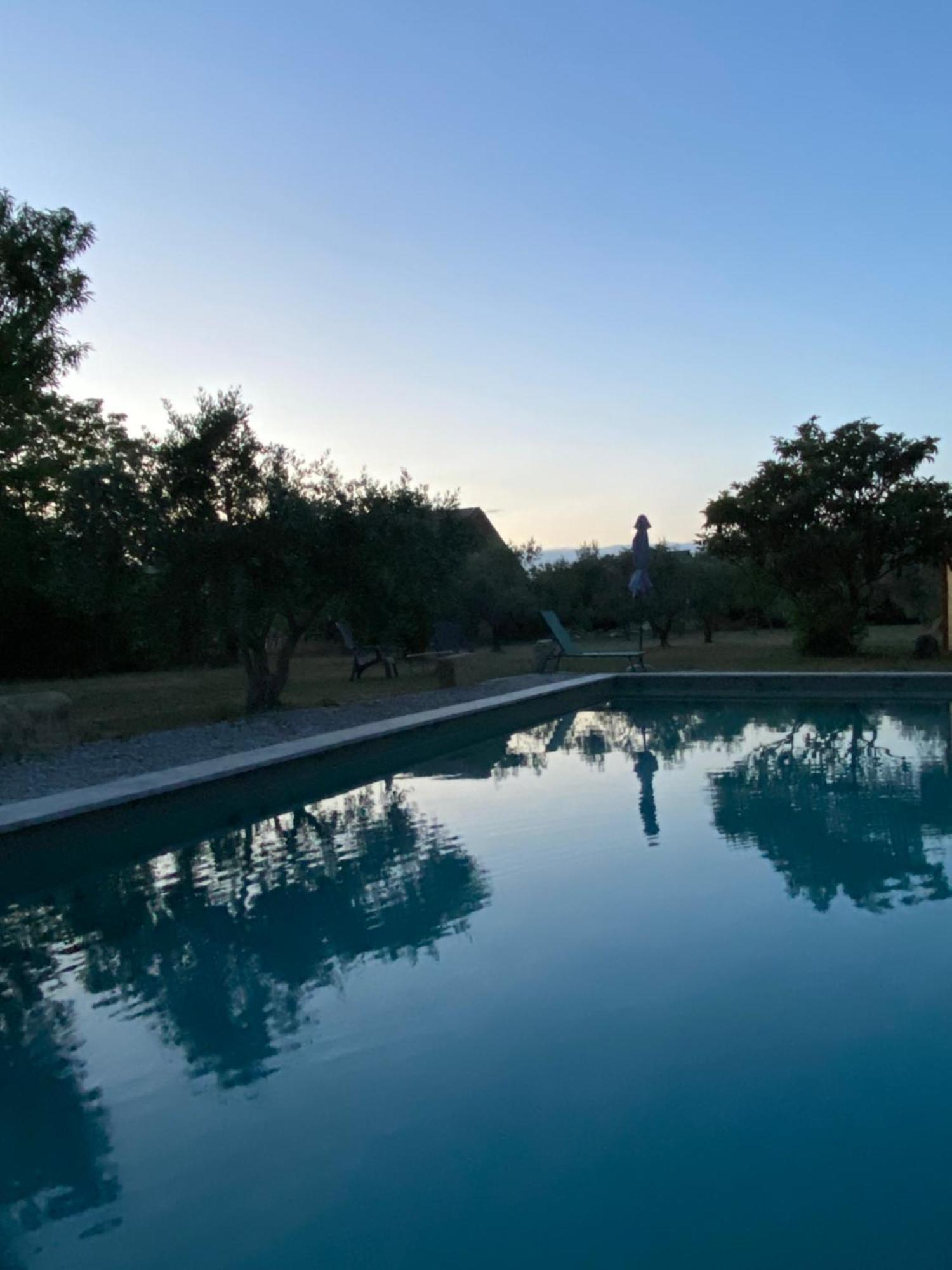 Le Nomade En Provence Bed and Breakfast Bouchet  Εξωτερικό φωτογραφία